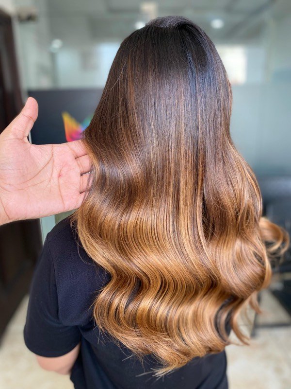 Caramel ombré on glossy, bouncy curls
