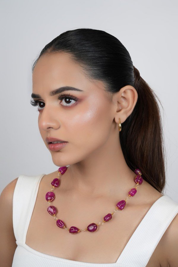 Soft glam makeup with a sleek ponytail