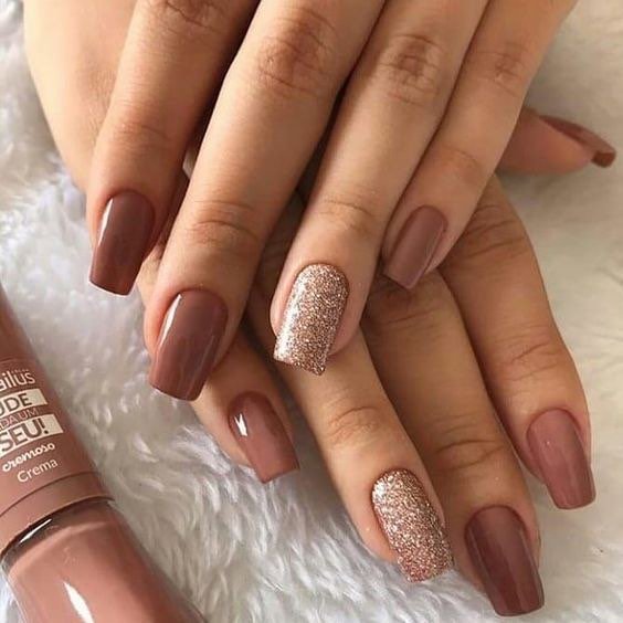 Mauve nails with a rose-gold glitter accent