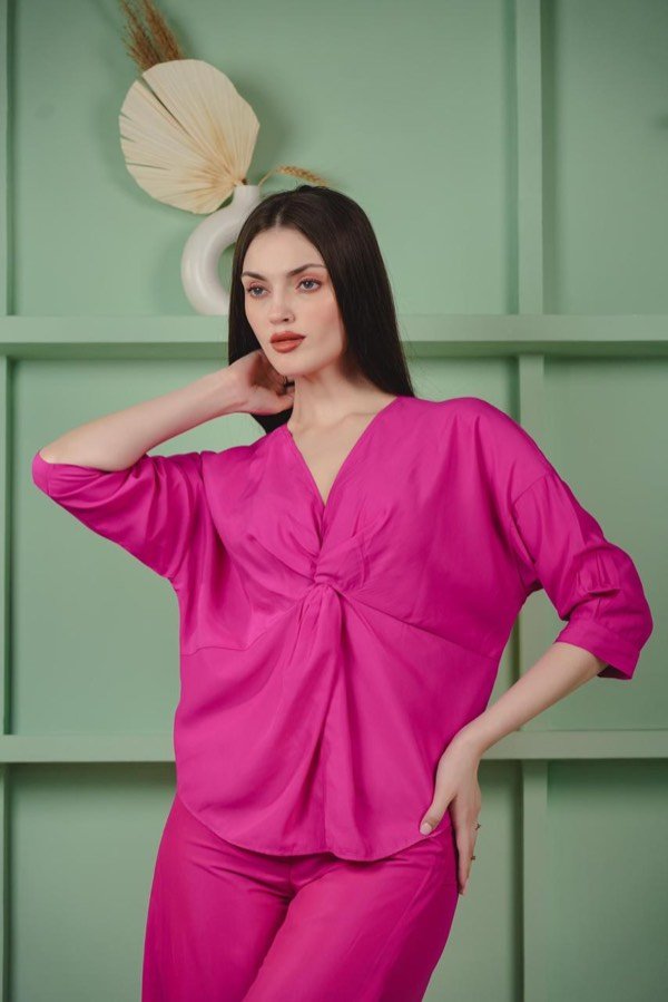 Editorial look in fuchsia