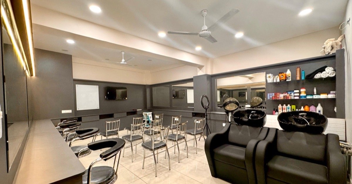 Hair wash basins and styling mirrors at Mark Salon, a ladies salon in Hoshiarpur